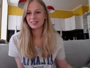 girl
        magic_couple13 cam image #1741906
