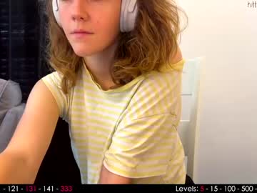 girl
        its_lily cam image #946053