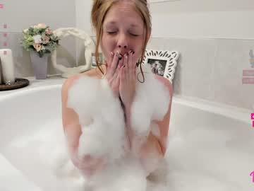 girl
        daphnemadison cam image #2824154