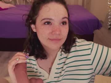 girl
        chery_lady22 cam image #1529843