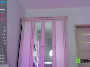 girl
        small_blondee cam image #561299