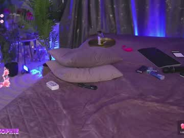 girl
        serene_sophiex cam image #4790324