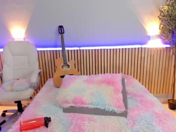 girl
        little_effy18 cam image #3921190