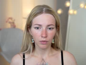 girl
        my_stella cam image #2066943