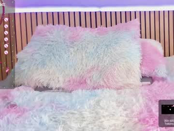 girl
        little_effy18 cam image #3748363