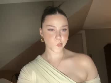girl
        novavangogh cam image #2938755