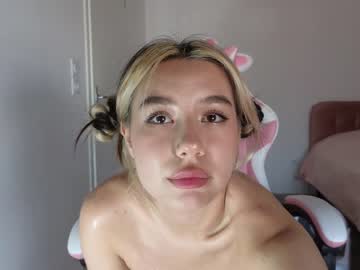 girl
        deniseone cam image #1806544