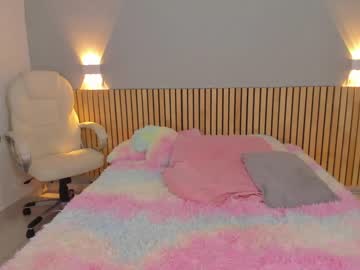 girl
        little_effy18 cam image #3546474