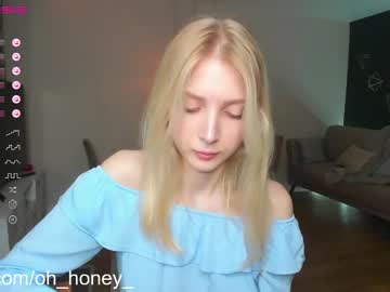 girl
        oh_honey_ cam image #2030590
