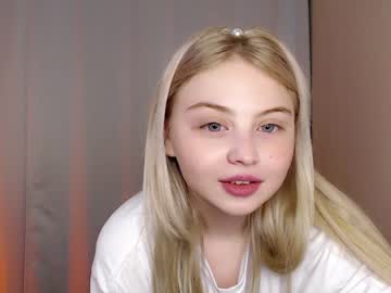 girl
        shy_blondiee cam image #831038