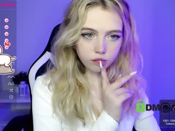 girl
        small_blondee cam image #762895