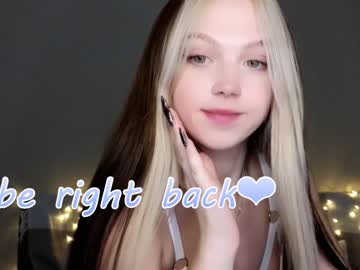 girl
        small_blondee cam image #2782567