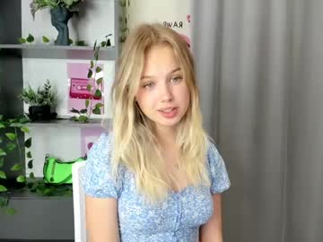 girl
        tenderness_18 cam image #6785059