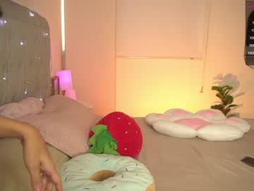 girl
        mila_1 cam image #1929096