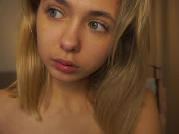 girl
        mildredgarrett cam image #5574758