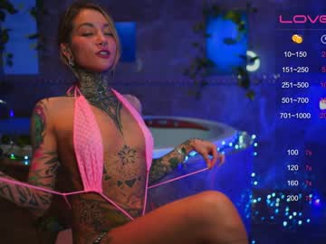 girl
        nickyneck cam image #1302360