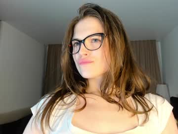 girl
        lilienblume cam image #5392395