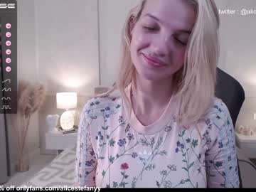 girl
        smileyouarehere cam image #1492443
