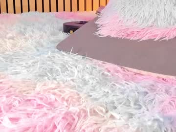 girl
        little_effy18 cam image #3906758