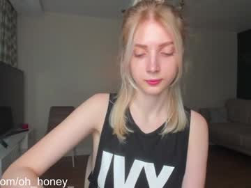 girl
        oh_honey_ cam image #1907470