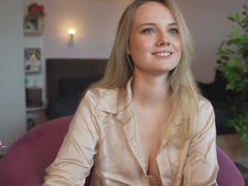girl
        your_kat cam image #4794750