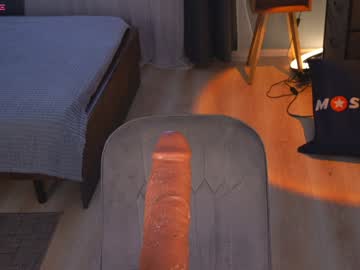 girl
        bellacle cam image #5060201