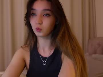 girl
        sarasuo cam image #4377890