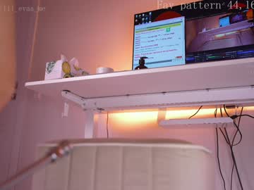 girl
        lil_eva cam image #6325201