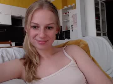girl
        magic_couple13 cam image #1756594