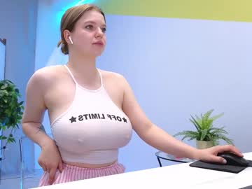 girl
        lovlybambi cam image #4507557