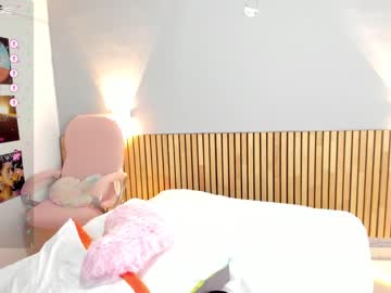 girl
        little_effy18 cam image #4185974