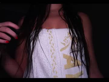 girl
        emilybatee cam image #3087541