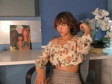 girl
        lenaelisabeth cam image #2907218