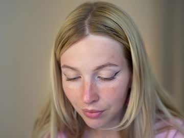 girl
        my_stella cam image #2038419