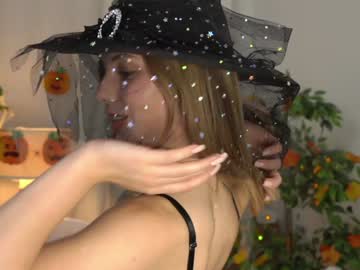 girl
        refined_style cam image #5383250