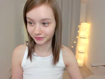 girl
        bless_sheila cam image #637832