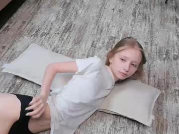 girl
        lynetcheckley cam image #6703934