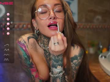 girl
        nickyneck cam image #1008771