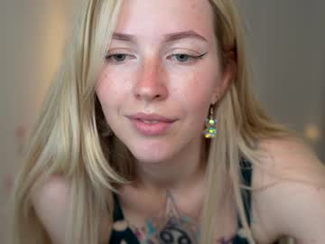girl
        my_stella cam image #2065589