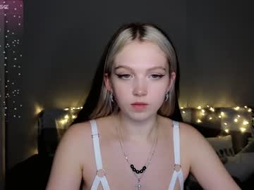 girl
        small_blondee cam image #2762643