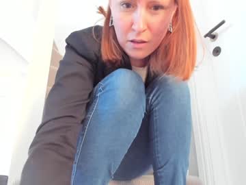 girl
        eatmypie69 cam image #397234