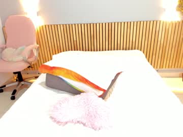 girl
        little_effy18 cam image #4180454