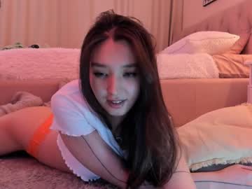 girl
        sarasuo cam image #3586159