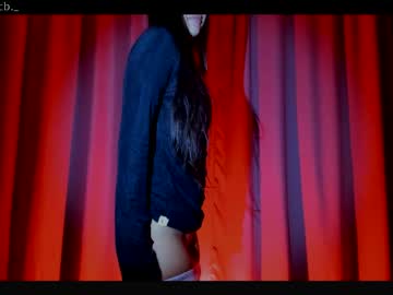 girl
        emilybatee cam image #2051799