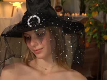 girl
        refined_style cam image #5377648