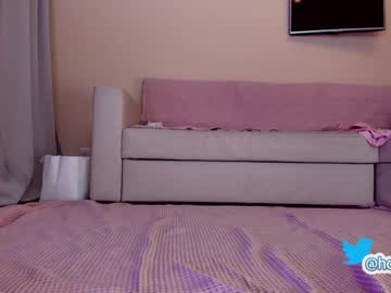 girl
        hollyextra cam image #52010