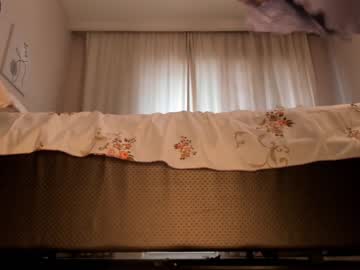 girl
        tin_zhi cam image #1105875
