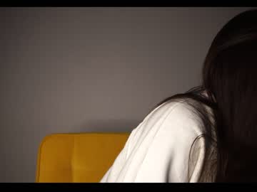girl
        emilybatee cam image #3055706