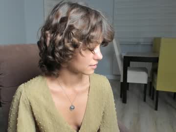 girl
        lenaelisabeth cam image #2683069