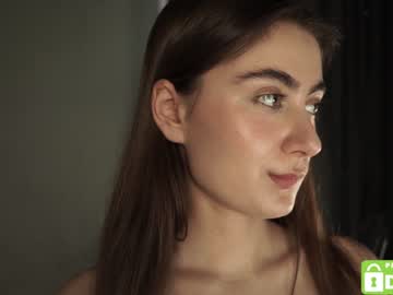 girl
        tessarosse_ cam image #1547305